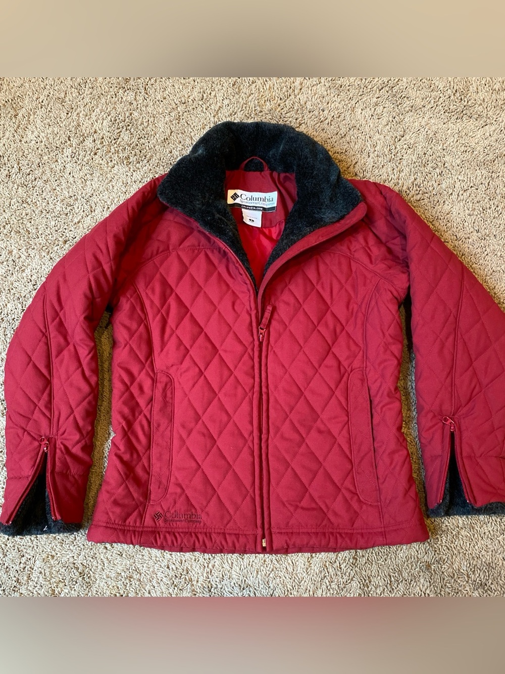 Y2K Columbia Quilted Jacket Women’s S Red Faux‑Fur Collar Winter Coat Preppy Zip